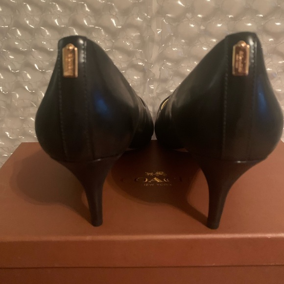 Coach - Picture 5 of 7